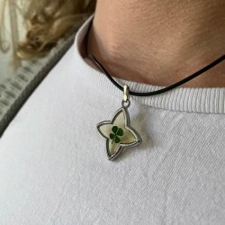 Kunststof Ketting ruiten met echt klavertje vier nr29