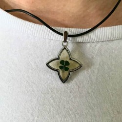 Kunststof Ketting ruiten met echt klavertje vier nr29